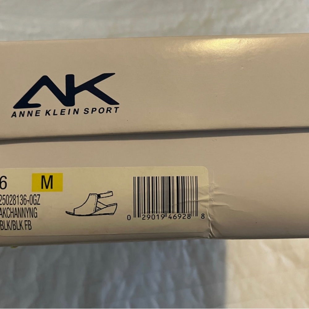 Anne Klein - Picture 4 of 6